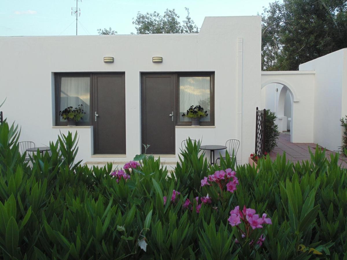 ניאה מודאניה Ouzouni Resort Boutique Bungalows מראה חיצוני תמונה