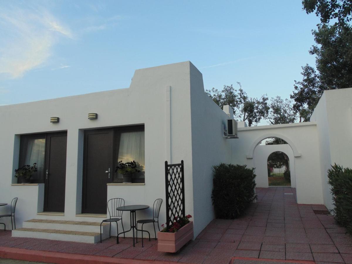 ניאה מודאניה Ouzouni Resort Boutique Bungalows מראה חיצוני תמונה