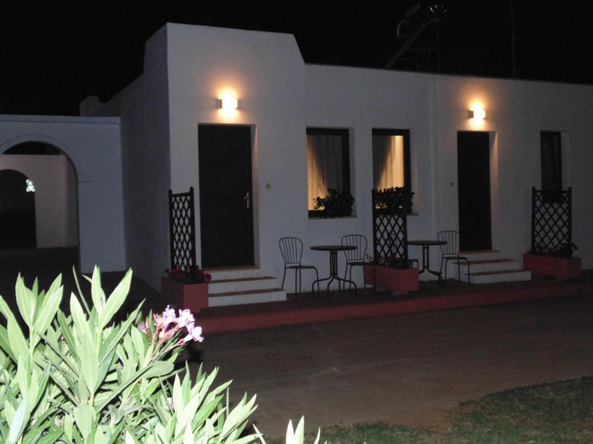 ניאה מודאניה Ouzouni Resort Boutique Bungalows מראה חיצוני תמונה