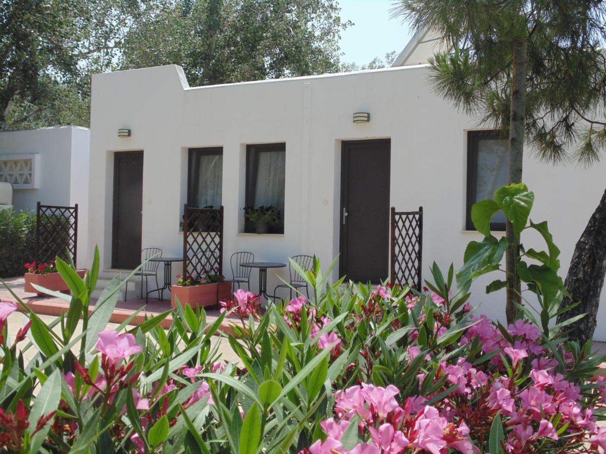 ניאה מודאניה Ouzouni Resort Boutique Bungalows מראה חיצוני תמונה